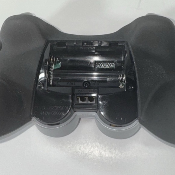 Logitech F710 Wireless Gamepad Controller -Silver No dongle - Picture 5 of 7